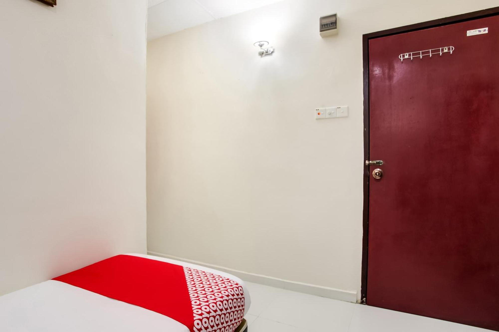 Super Oyo 89427 Kavanas Hotel Taiping Buitenkant foto