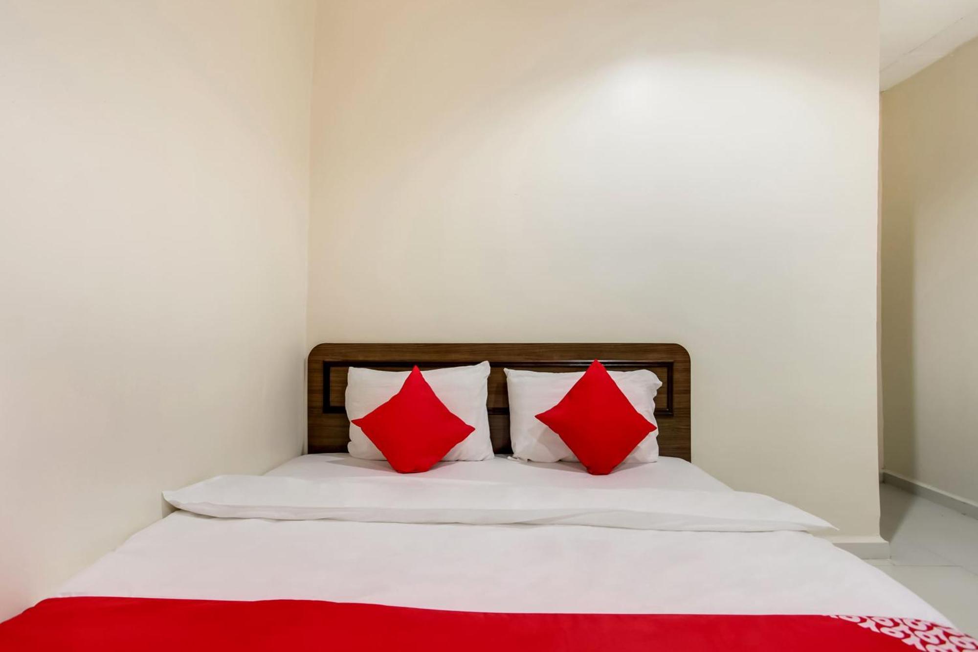 Super Oyo 89427 Kavanas Hotel Taiping Buitenkant foto