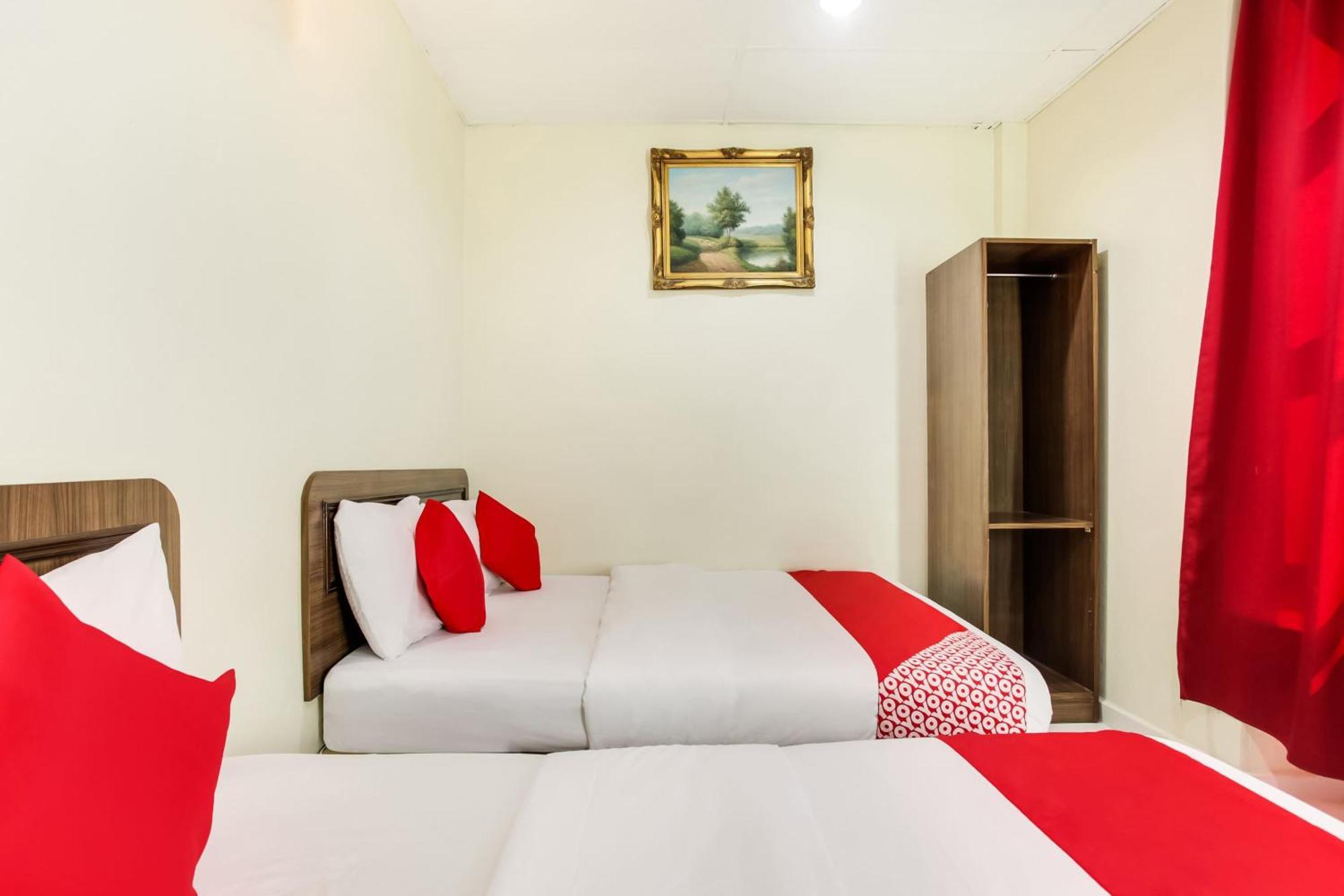 Super Oyo 89427 Kavanas Hotel Taiping Buitenkant foto