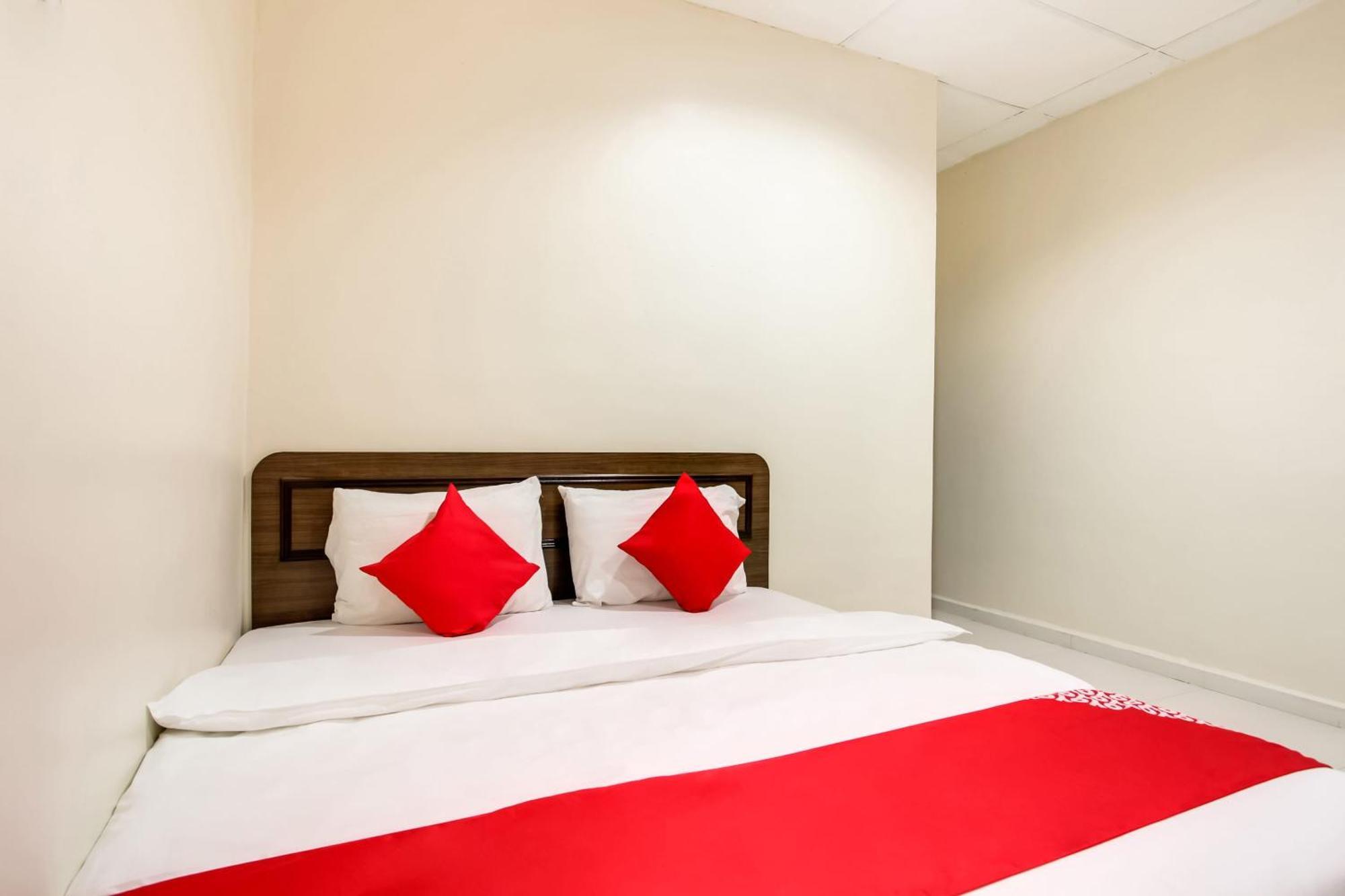 Super Oyo 89427 Kavanas Hotel Taiping Buitenkant foto